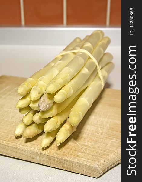 Bunch of white asparagus on cutting board