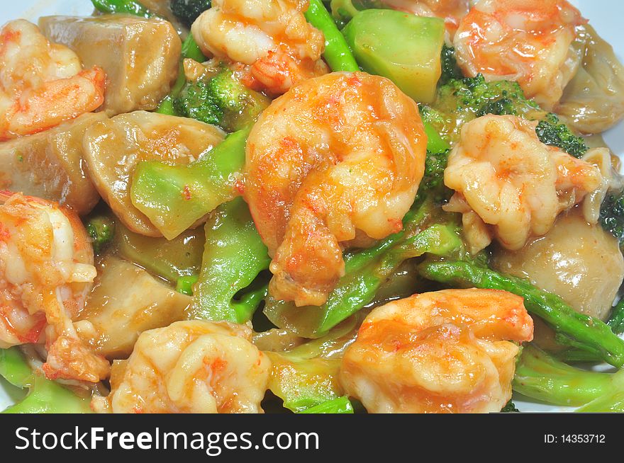 Prawn fried with mushroom and broccoli