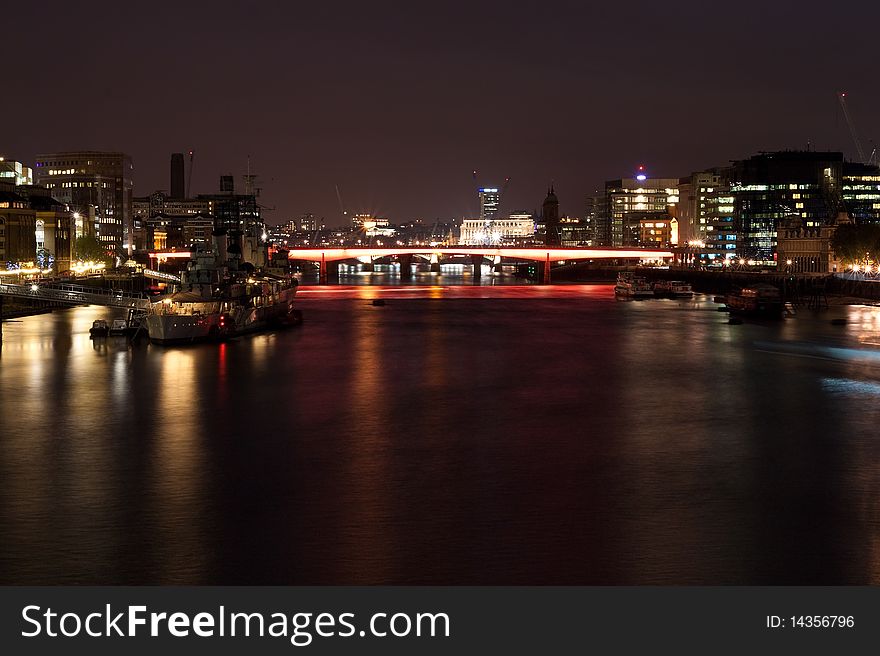 Night view of the London Bridge and the Thames