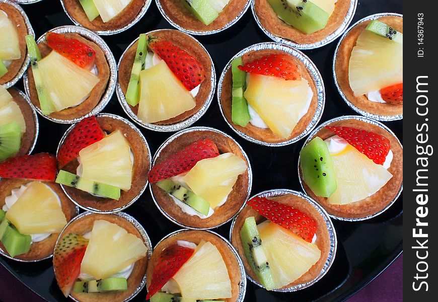 Many fruit tarts as dessert in a buffet restaurant