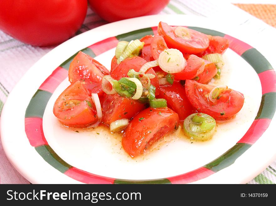 Salad of tomatoes with springonions