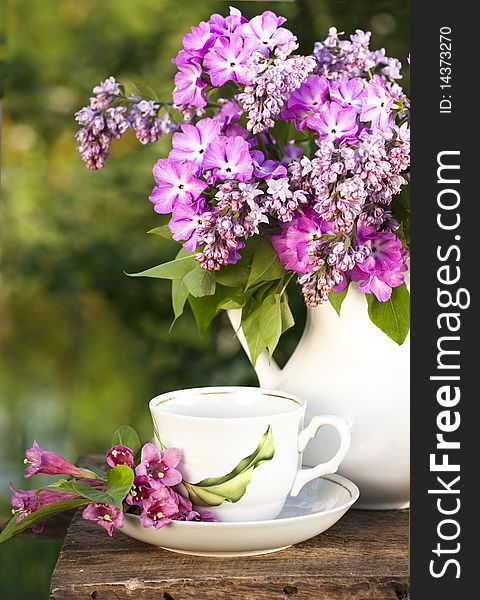 Bouquet Lilac ,purple, primrose and cup