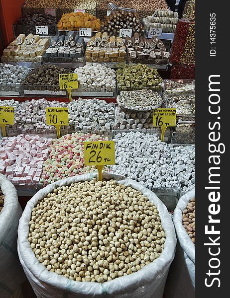 Turkey, Istanbul, Spice Bazaar, turkish desserts and nuts for sale