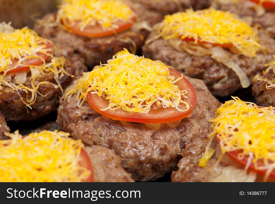 Fried beefsteak with a tomato and cheese