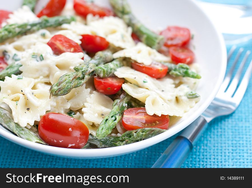 Pasta With Asparagus And Tomatoes