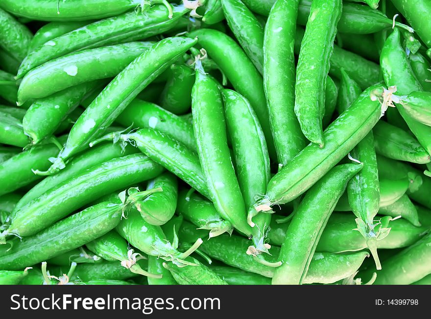 Photo of green peas on the market