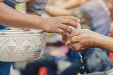 Free Thai People Celebrate Songkran By Pouring Water And Giving Garlands To Elder Senior Or Respected Grandparents And Elder And Asked Stock Image - 143919801