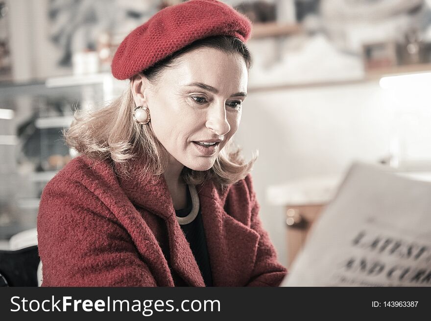 Close up of attentive woman that reading article