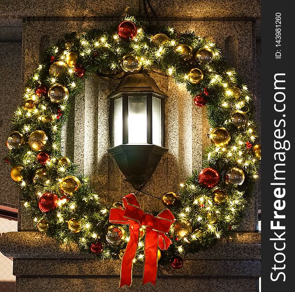 Night view of the light of the streetlight displayed the Christmas wreath