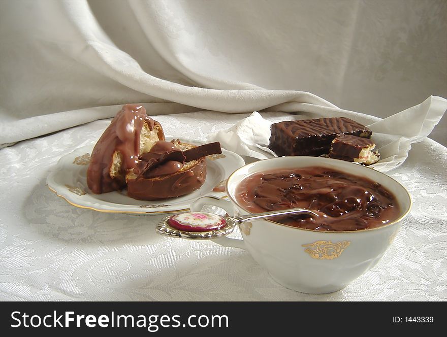 Porcelain cup of hot chocolate served with chocolate cake