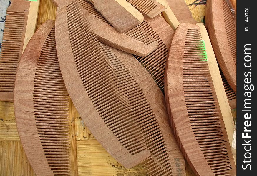 Wooden combs on bamboo tray in macro.