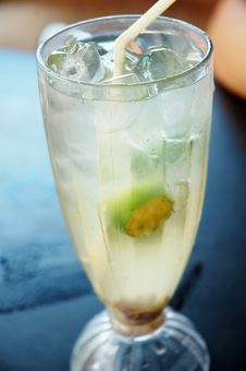 Iced Lime Water Royalty Free Stock Photos Iced Lime Water Royalty Free Stock Photos