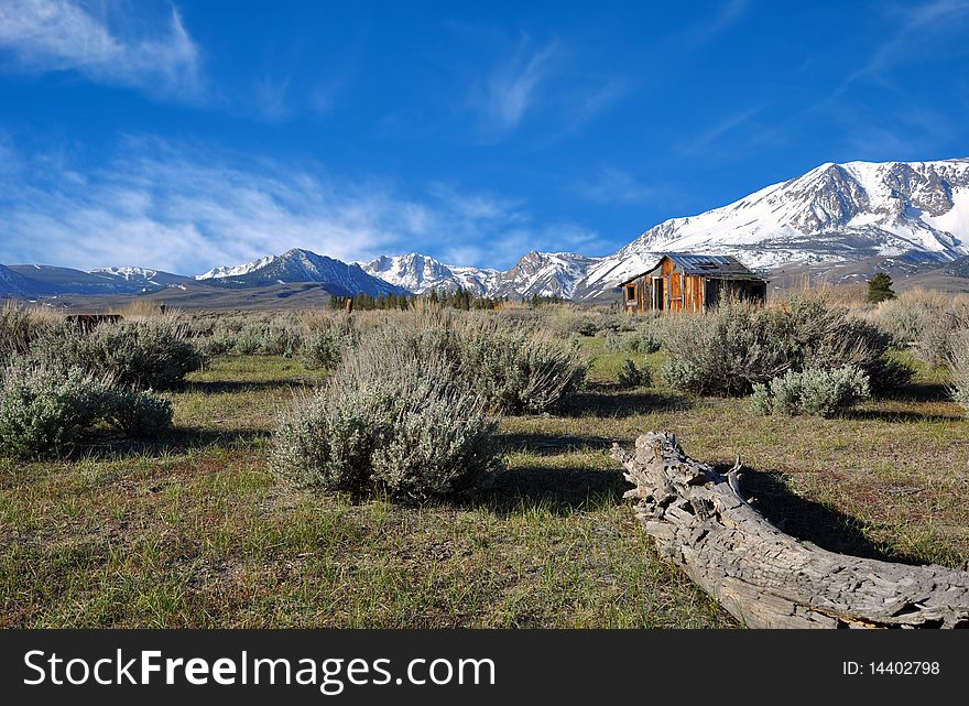 Abandoned cabin near Mono Lake, California. Abandoned cabin near Mono Lake, California.