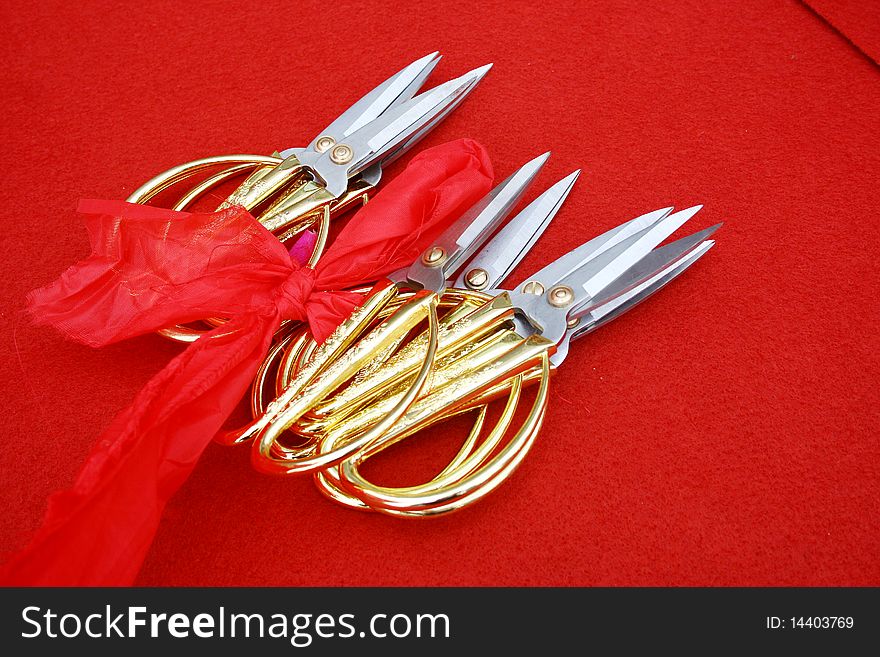Prepared ribbon-cutting scissors chinese