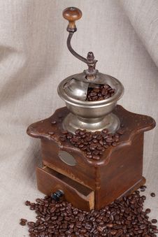 Antique Coffee Grinder With Fried Beans Royalty Free Stock Photo Antique Coffee Grinder With Fried Beans Royalty Free Stock Photo