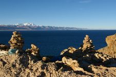 The Namtso Lake And The Rocks Royalty Free Stock Images The Namtso Lake And The Rocks Royalty Free Stock Images