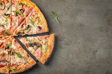 Italian Fast Food. Delicious Hot Pizza With Ham Royalty Free Stock Photos