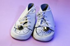 Vintage Baby Shoes On Pink Royalty Free Stock Images Vintage Baby Shoes On Pink Royalty Free Stock Images