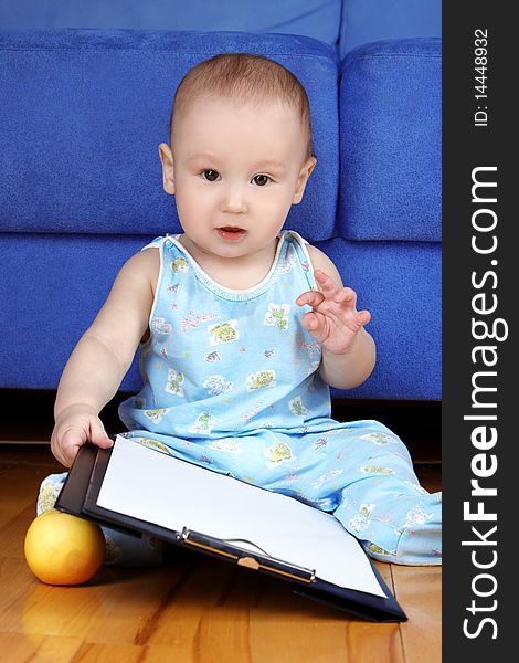Baby planning a day with apple