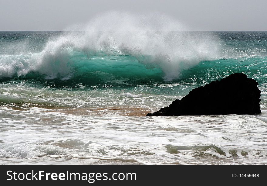 Large surfing waves with stormy wheater