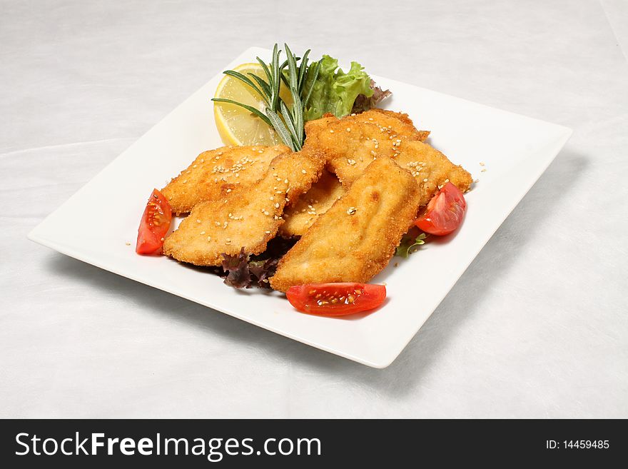 Fried chicken with vegetables and lemon