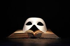 Mask On Book Royalty Free Stock Images