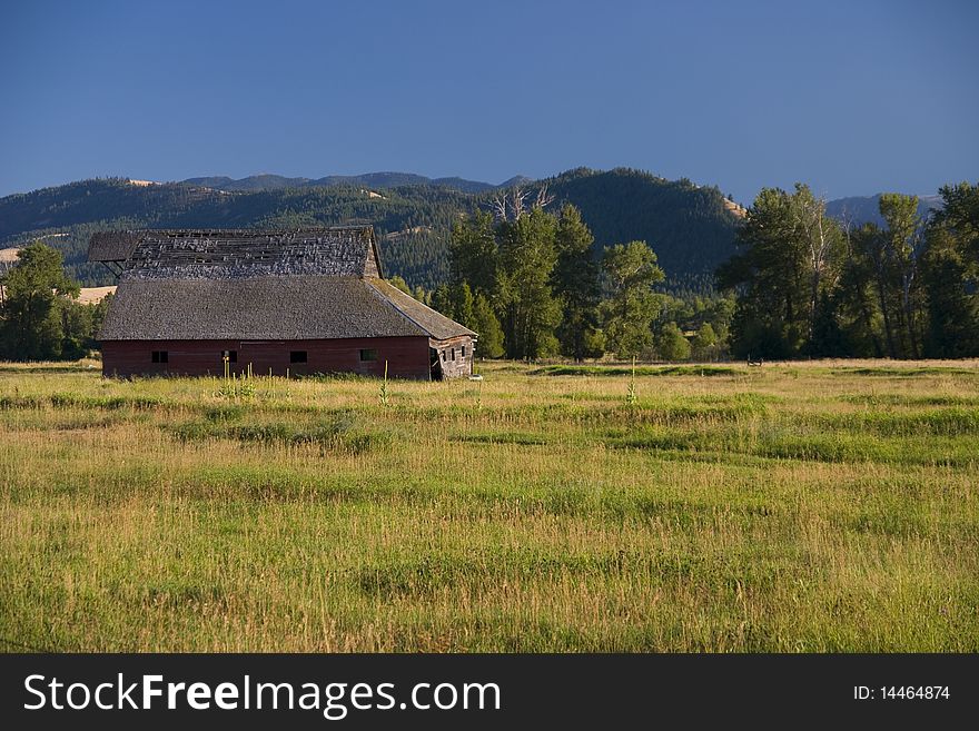 Old farm in the countryside of Idaho in the beginnig of spring