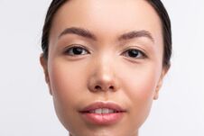 Free Dark-eyed Woman With Nice Appearance Feeling Confident Royalty Free Stock Images - 144725159