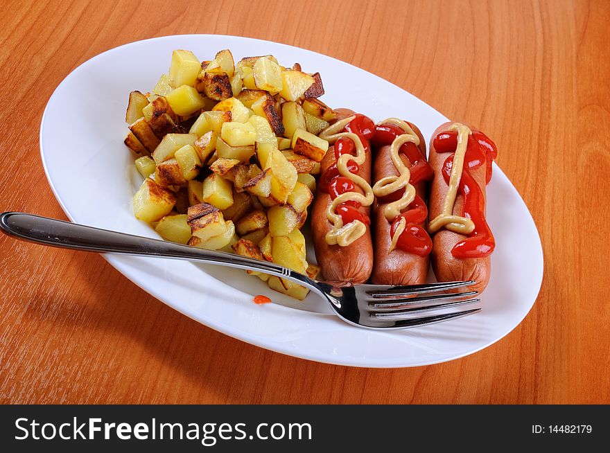 Sausage and fried potatoes with sauce