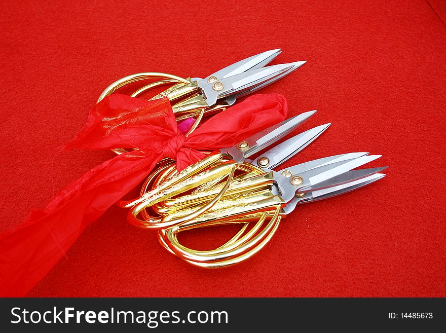 Prepared ribbon-cutting scissors chinese