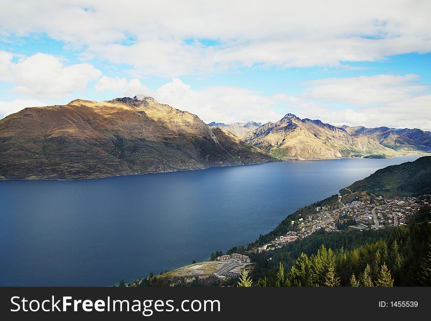 Beautiful mountain and lake at queenstown, New Zealand. Beautiful mountain and lake at queenstown, New Zealand