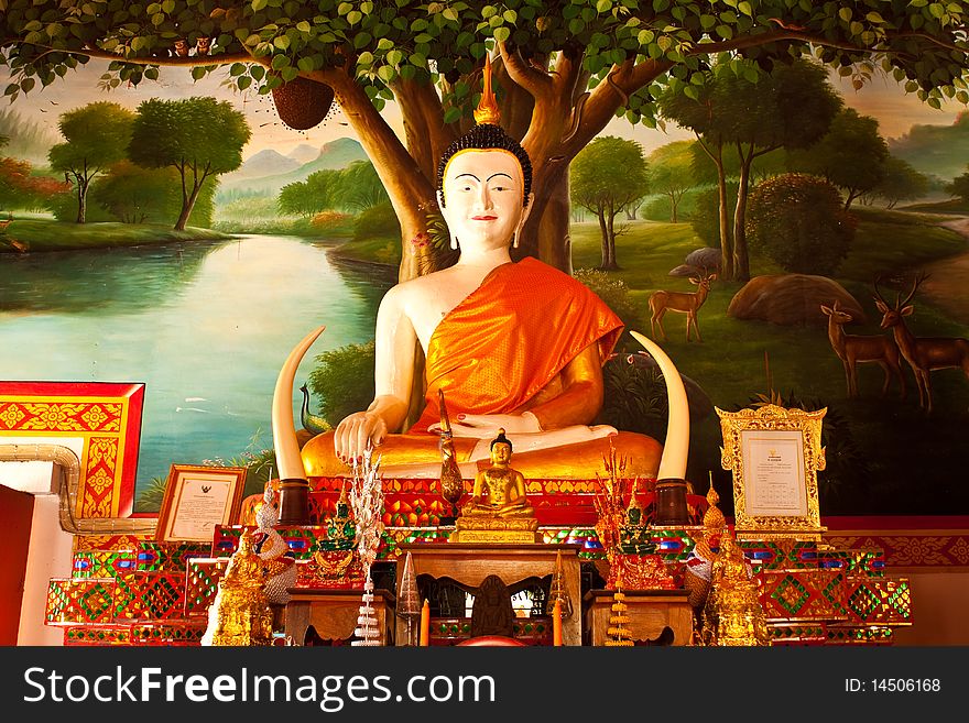 Principle buddha image