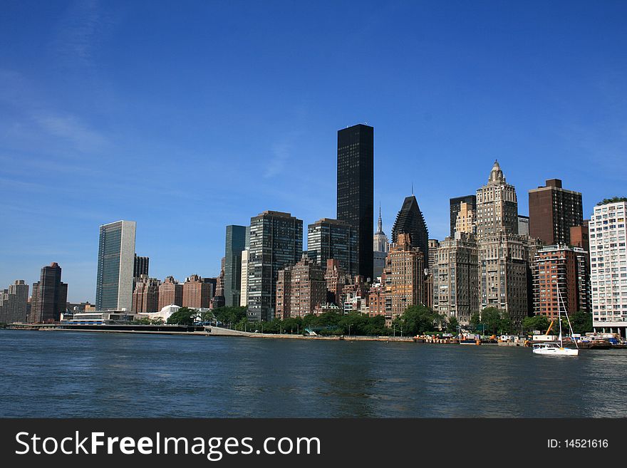 Midtown Manhattan skyline along the East River as seen from Roosevelt Island. Midtown Manhattan skyline along the East River as seen from Roosevelt Island.