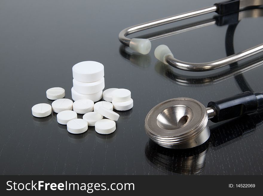 Stethoscope with tablets on a table