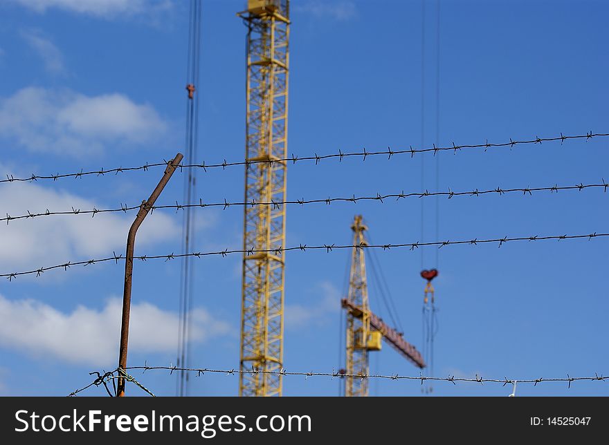 Elevating construction crane