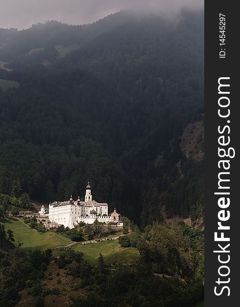 Just a few km's from the Austrian border you'll find this beautiful white castle in Trentino. Just a few km's from the Austrian border you'll find this beautiful white castle in Trentino.