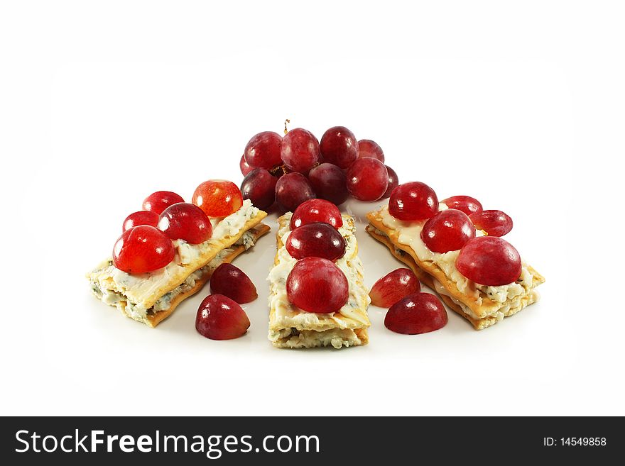 Snack on crackers with gorgonzola and grapes. Snack on crackers with gorgonzola and grapes