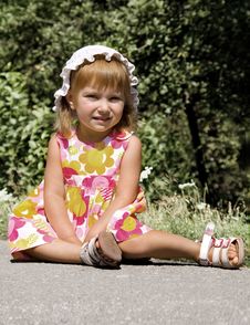 Cute Little Girl Sit Royalty Free Stock Images