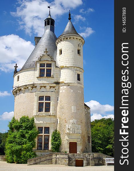 On this thoto:Shenonso Castle, France