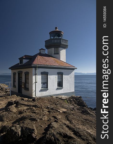 Small light house in the coast of the state of Washington