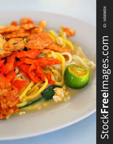 Singapore local delicacy - fried prawn noodles. Suitable for concepts such as diet and nutrition, healthy lifestyle, and food and beverage.