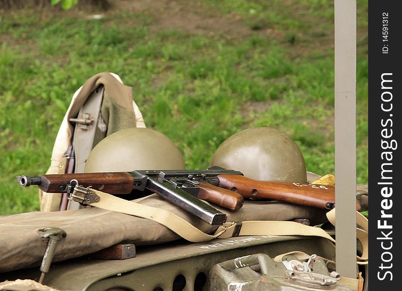 American rifle and helmet of the Second World War