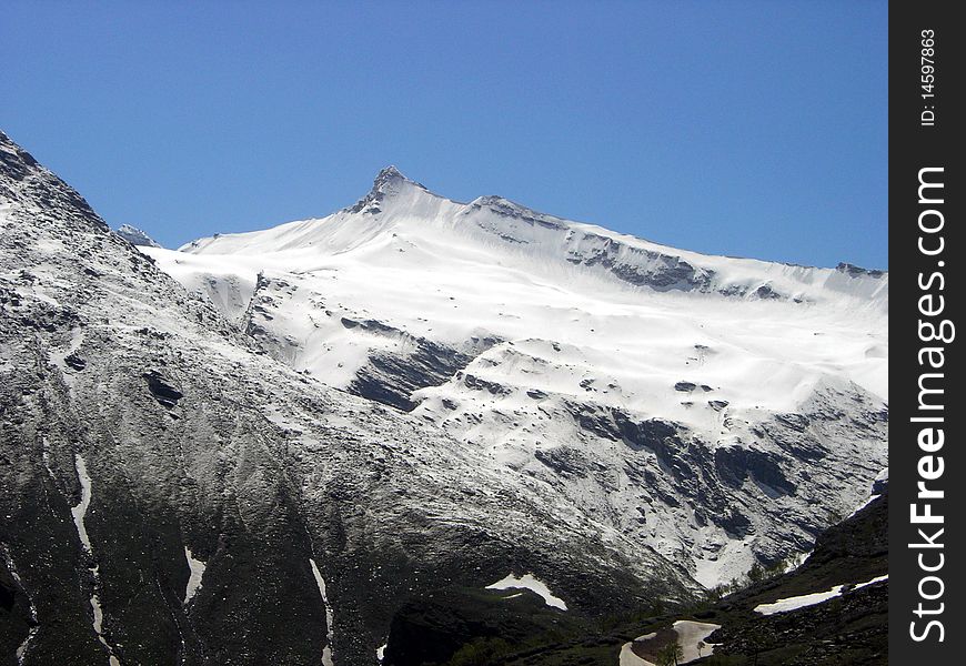 A view of Himalaya Peaks seen from Rohtang Pass, India