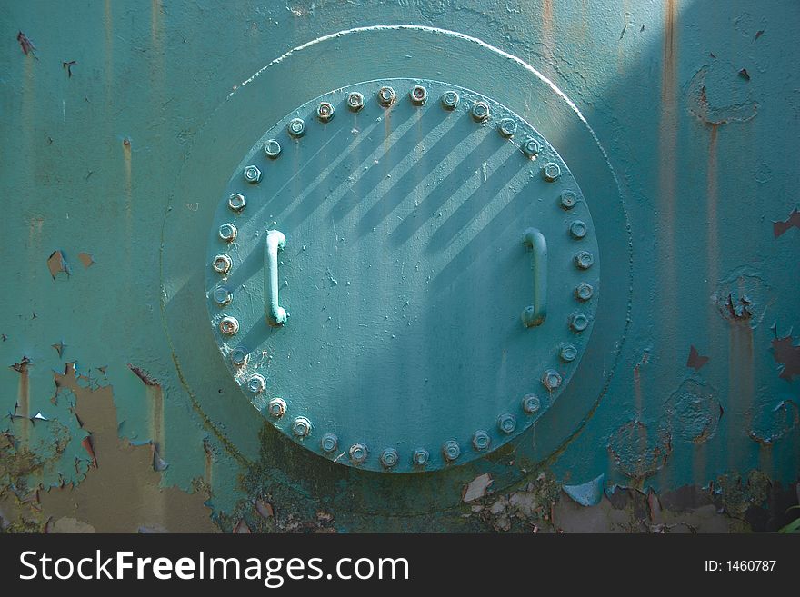 Bolted-on access hatch to an industrial tank