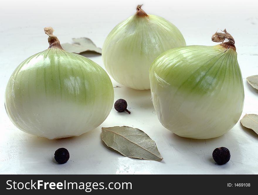 Onion, Bay Leaf, Pimento