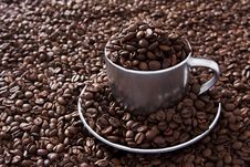 Cup With Coffee Beans Royalty Free Stock Photos Cup With Coffee Beans Royalty Free Stock Photos