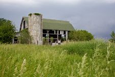Abandoned, Run-down Barn Braces For A Storm Stock Photos