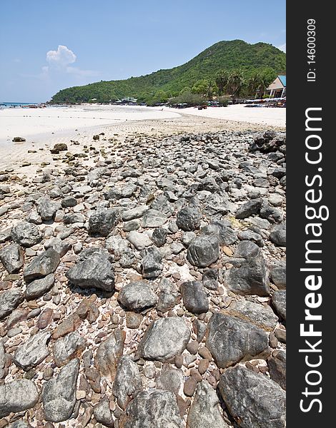 Koh-lan rock beach island