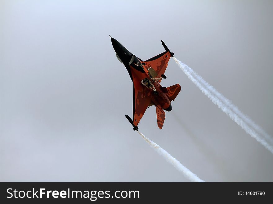 Acrobatic fly F-16 on the airshow. Acrobatic fly F-16 on the airshow