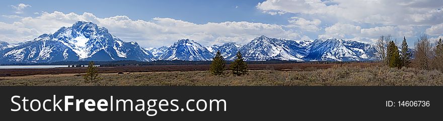 A panorama of the Grand Teton mountains in Wyoming, U.S.A. A panorama of the Grand Teton mountains in Wyoming, U.S.A.